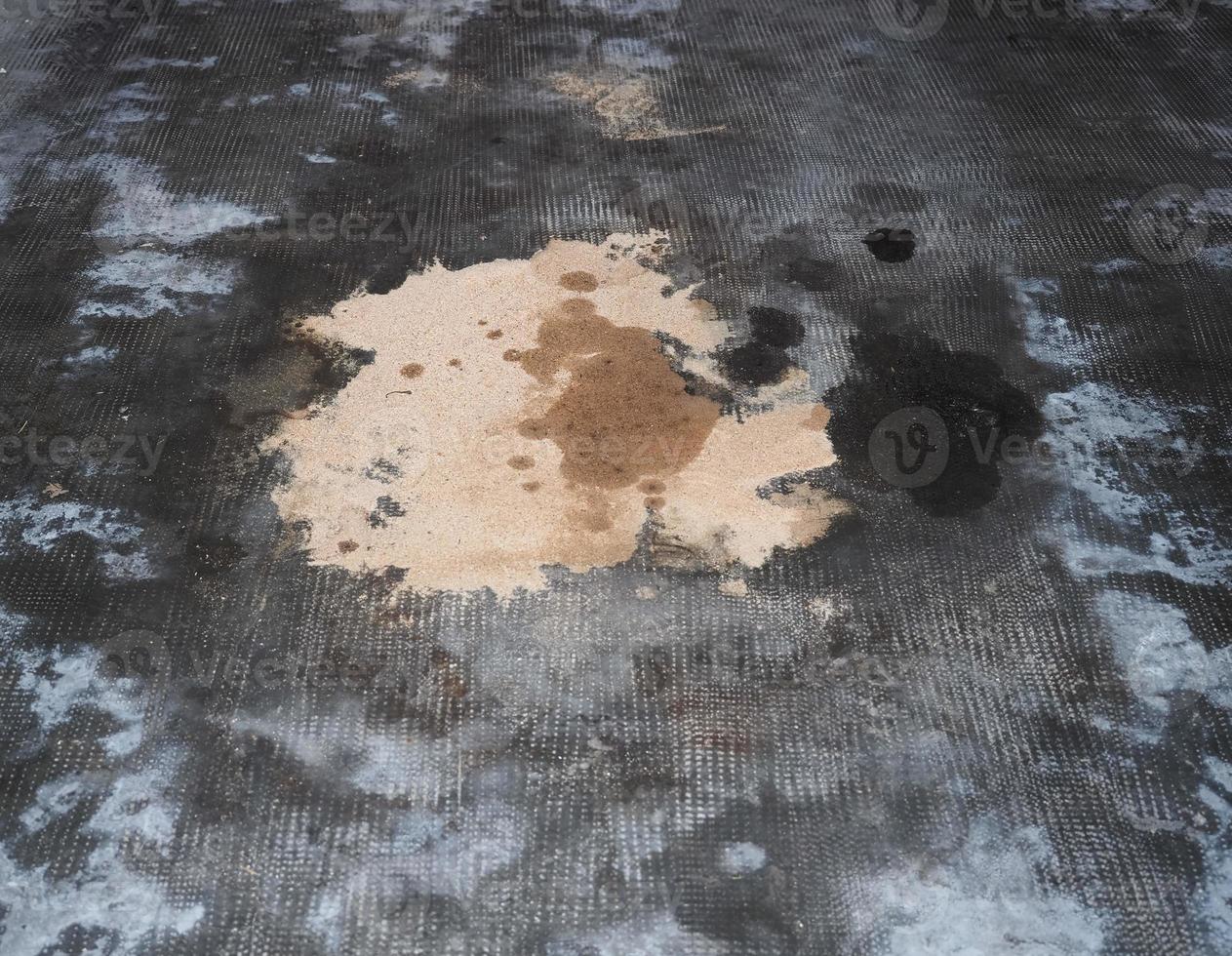 Grunge schmutziger befleckter Industriebetonboden foto