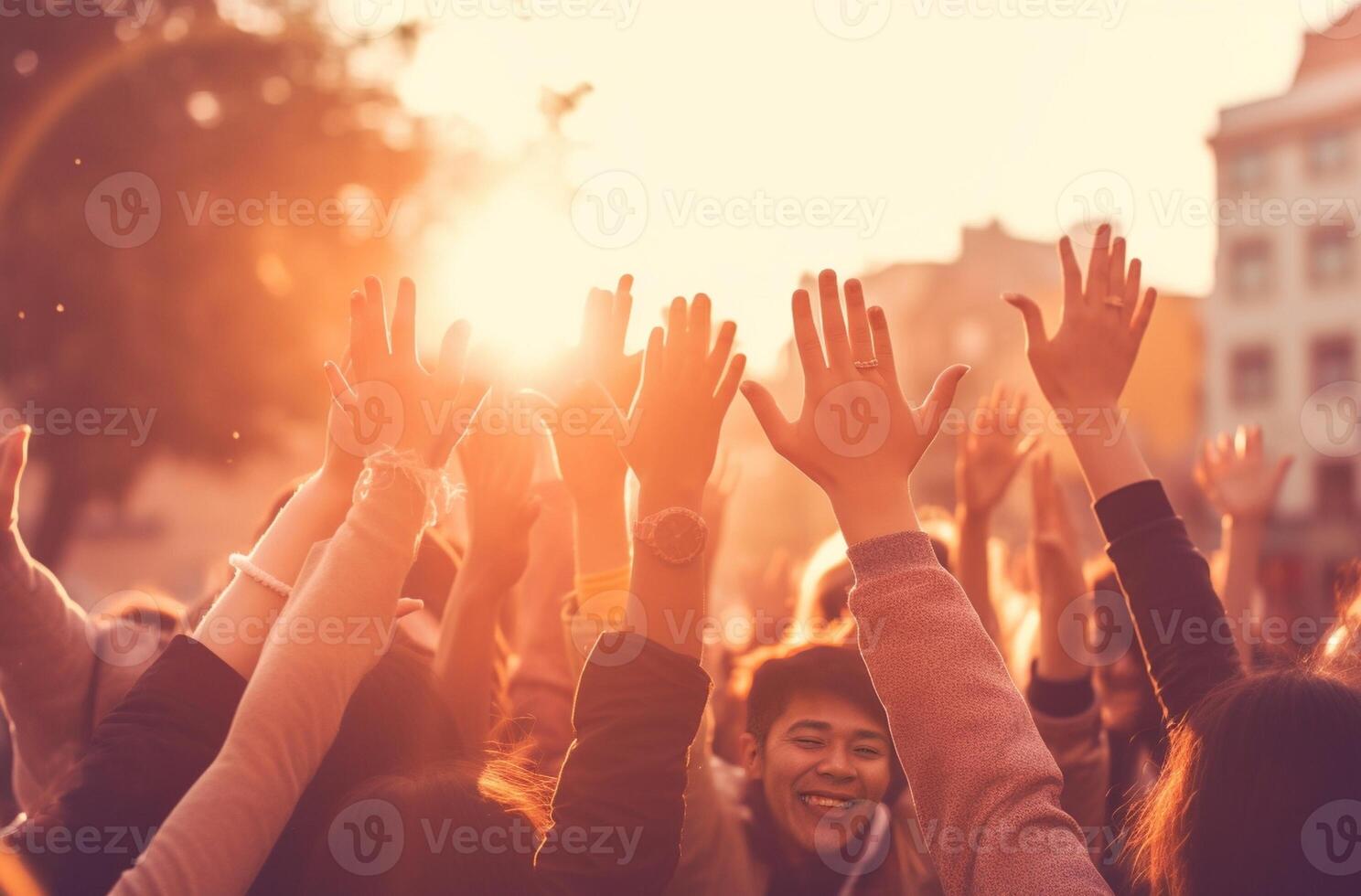ai generativ groß Gruppe von glücklich freunde steht zusammen auf Stadt Straße mit angehoben Waffen gemischtrassig jung Menschen haben Spaß draußen Freiwillige mit Hände oben zeigen Zusammenarbeit Geist Gemeinschaft foto