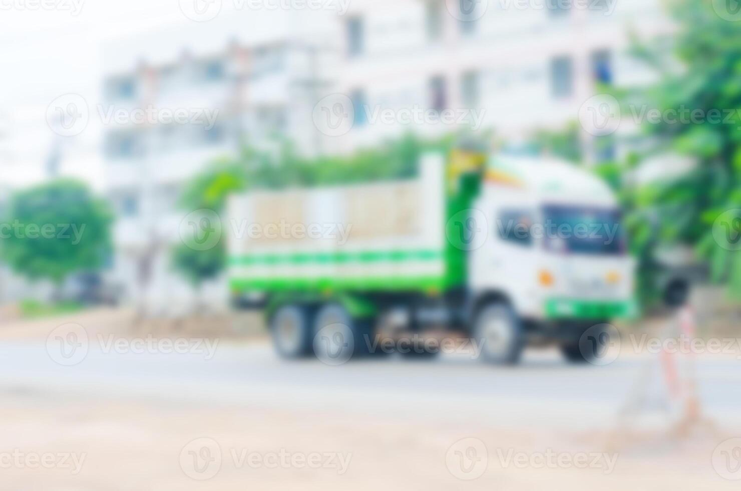 verwischen Sechsrad Dump Lastwagen, Straße Konstruktion arbeiten. foto