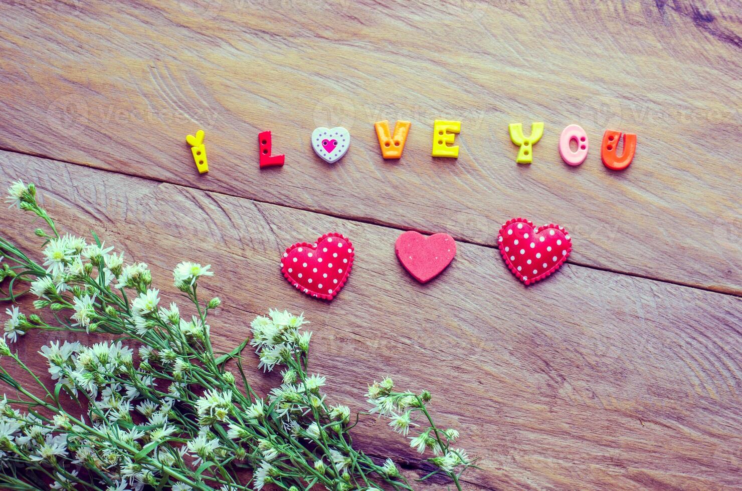 Blume und Herz Wort ich Liebe Sie auf hölzern - - Konzept Valentinstag Tag foto