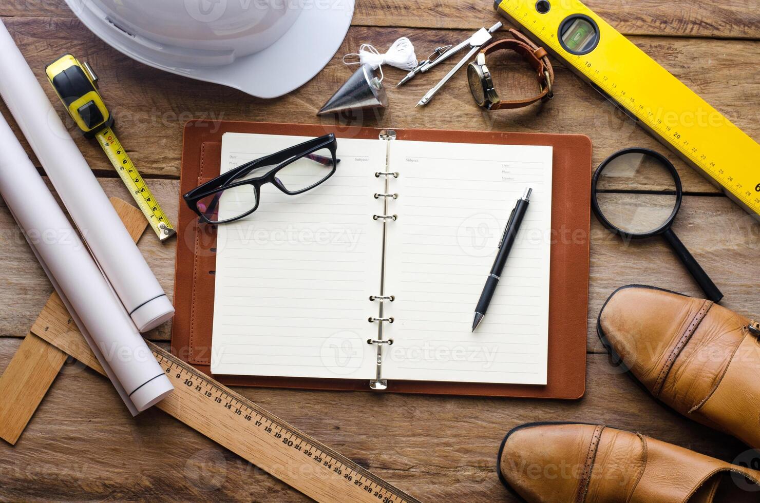 Uniformen und Ausrüstung von das Ingenieure Arbeiten - - Konzept zum Männer foto