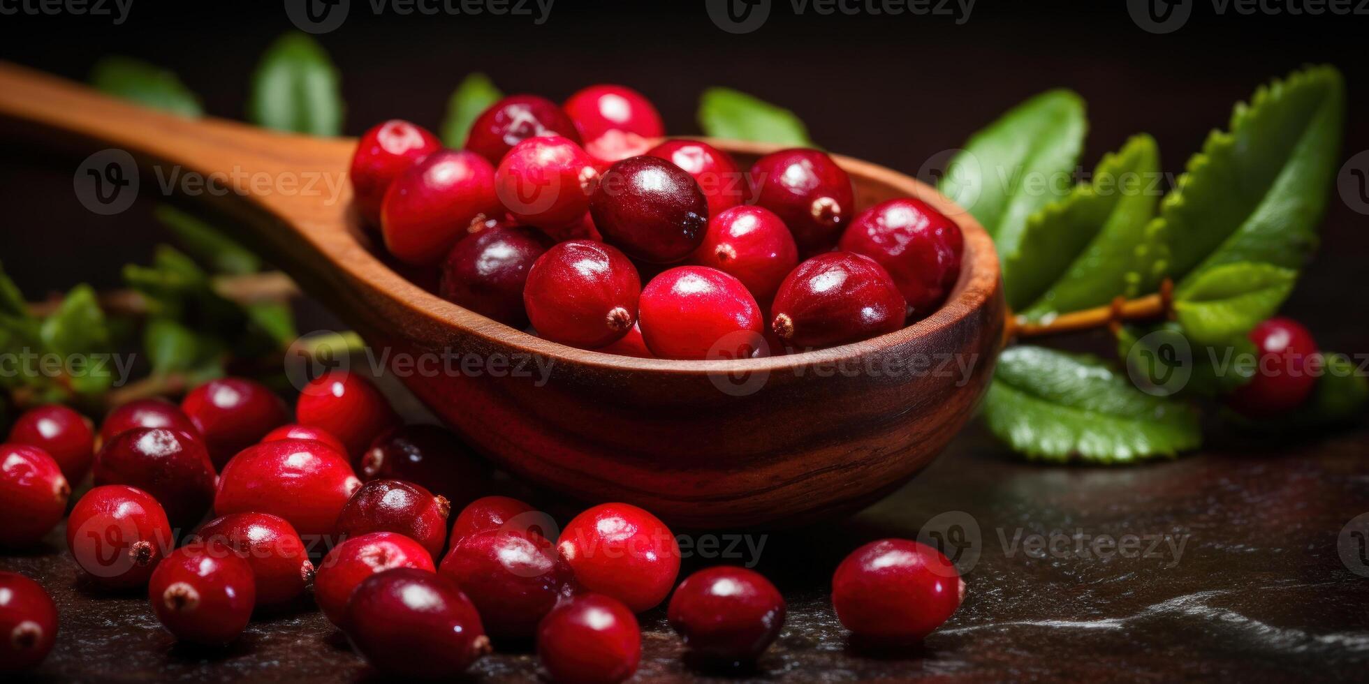 ai generiert Preiselbeeren im Löffel auf hölzern Tisch. foto