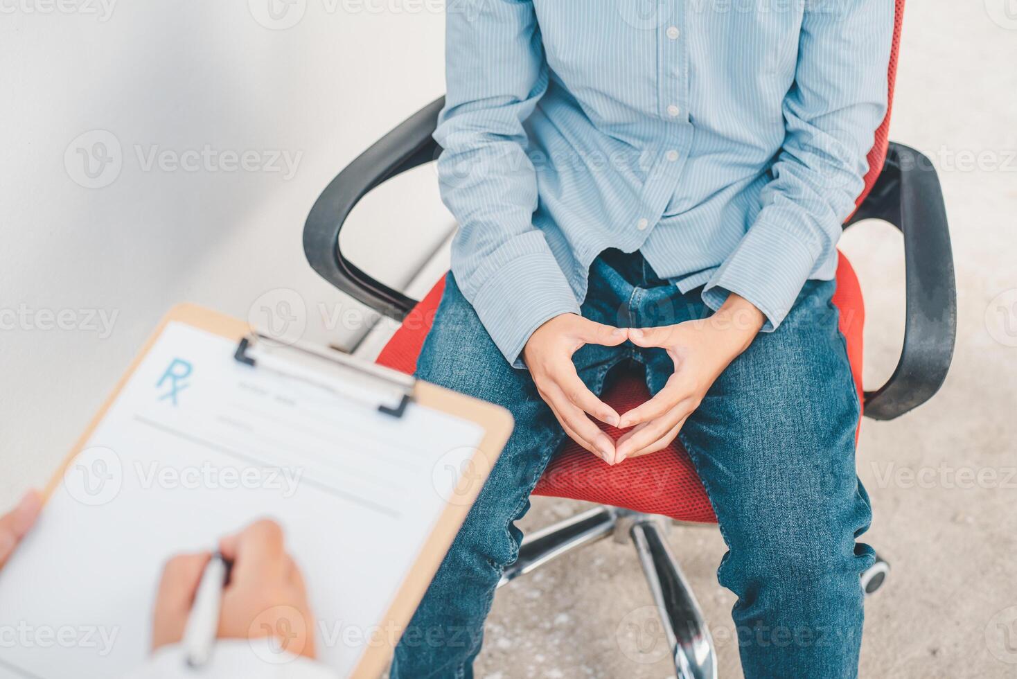 Patienten Leiden von Depression Kommen Sie zu konsultieren ein Psychiater zum Rat und Behandlung Richtlinien. foto