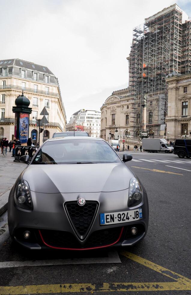 Paris, Frankreich, Januar 06, 2024 - - alfa Romeo Geschwindigkeit - - kompakt Auto foto
