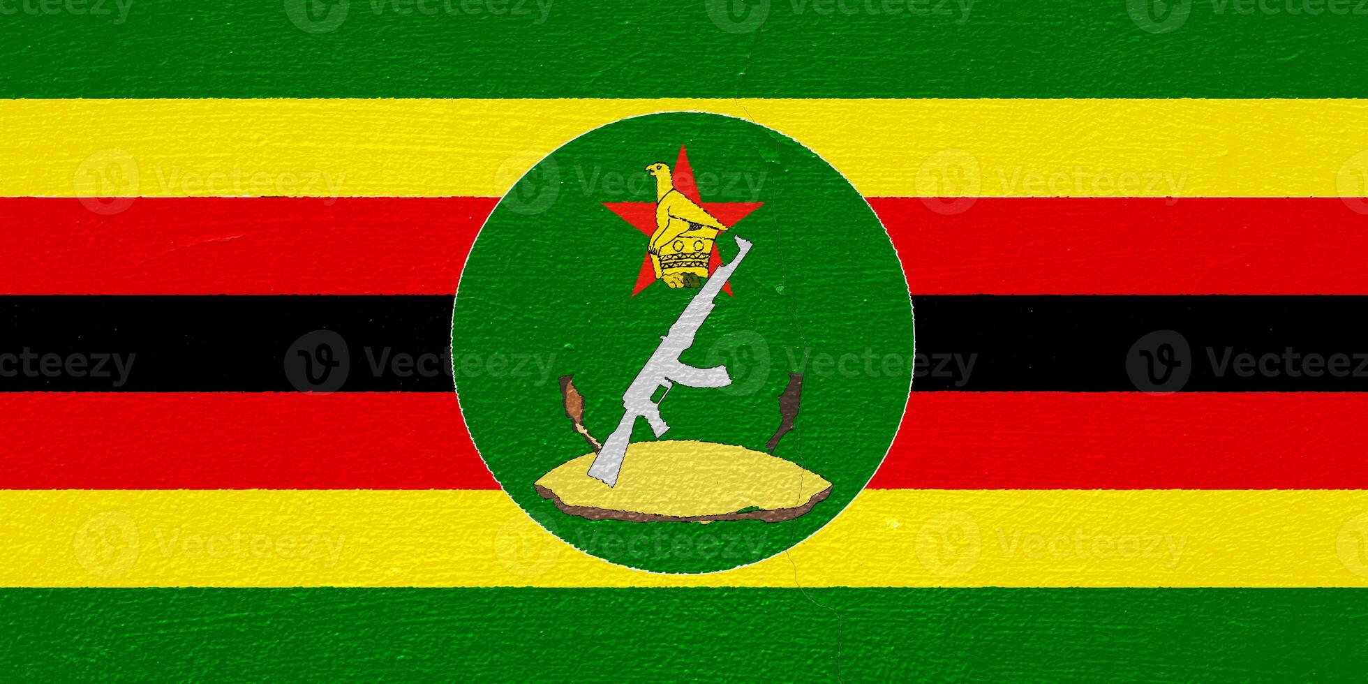 Flagge und Mantel von Waffen von Republik von Zimbabwe auf ein texturiert Hintergrund. Konzept Collage. foto