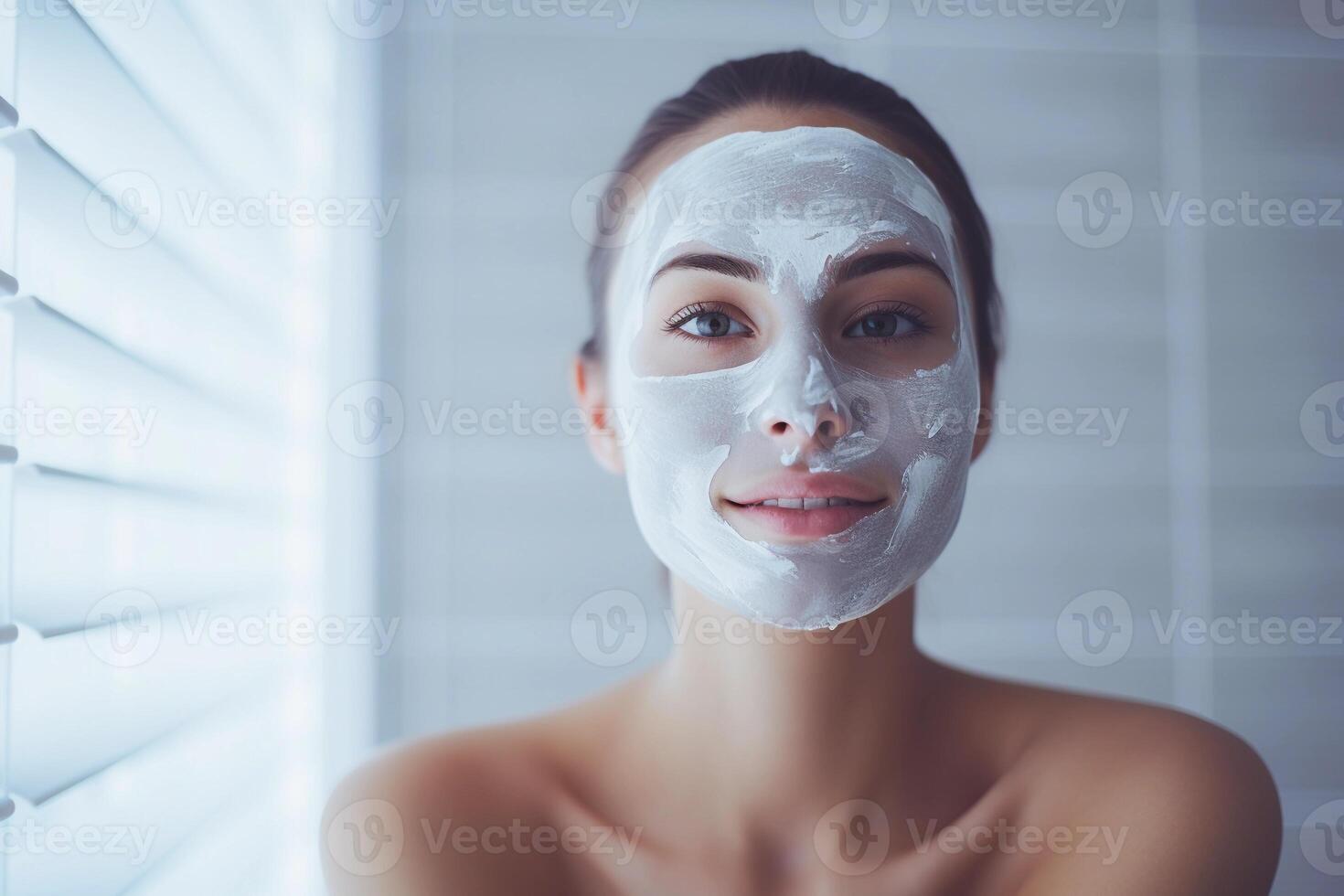 ai generiert jung Frau mit ein Lehm Maske angewendet auf ihr Gesicht. Hautpflege und Kosmetologie. ai generiert. foto