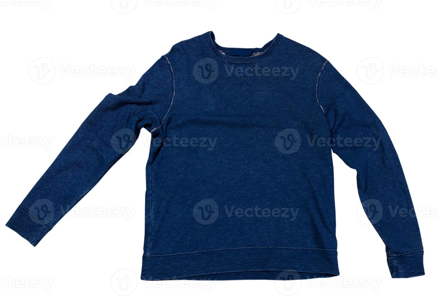 Marineblaues Sweatshirt, isoliert auf weiss, Denim-Pullover-Mock-up. Sweatshirts blau im Studiofoto isoliert über weiß foto