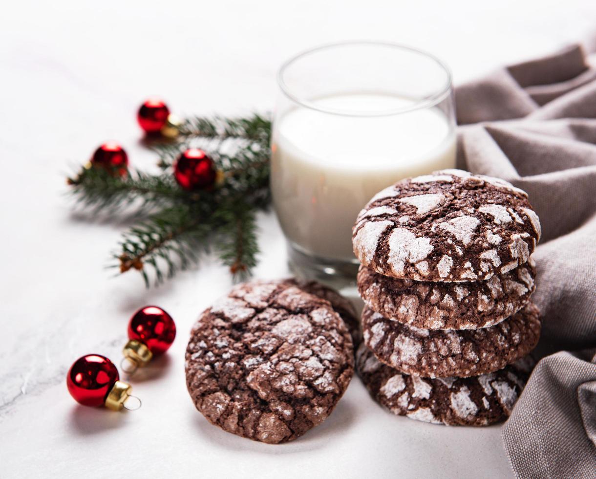 weihnachtliche knusprige Schokoladenkekse foto