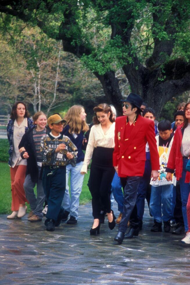 lisa Marie presley Michael Jackson beim Nimmerland Ranch während ein vip Besuch durch ein Gruppe von Kinder. Santa Maria, ca. April 18, 1995 2009 foto