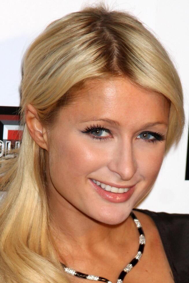 los Engel - - Okt. 11 Paris Hilton kommt an beim das echt Hausfrauen von Beverly Hallo Premiere Party beim Trousdale Theater auf Oktober 11, 2010 im Westen Hollywood, ca. foto