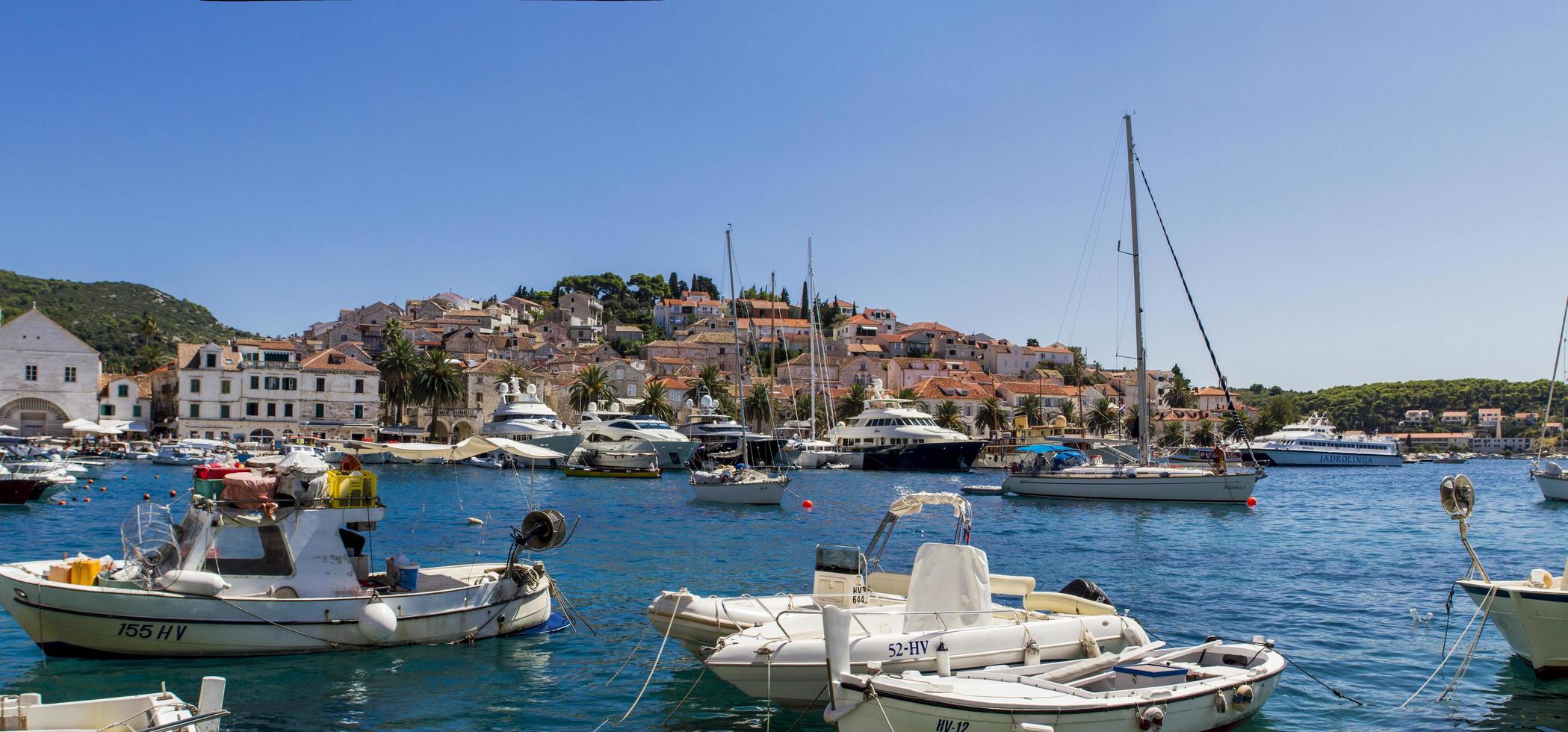 Hvar, Kroatien, 1. Juli 2014 - Boote in der Marina in Hvar, Kroatien. hvar ist eines der beliebtesten und meistbesuchten Reiseziele in Kroatien. foto