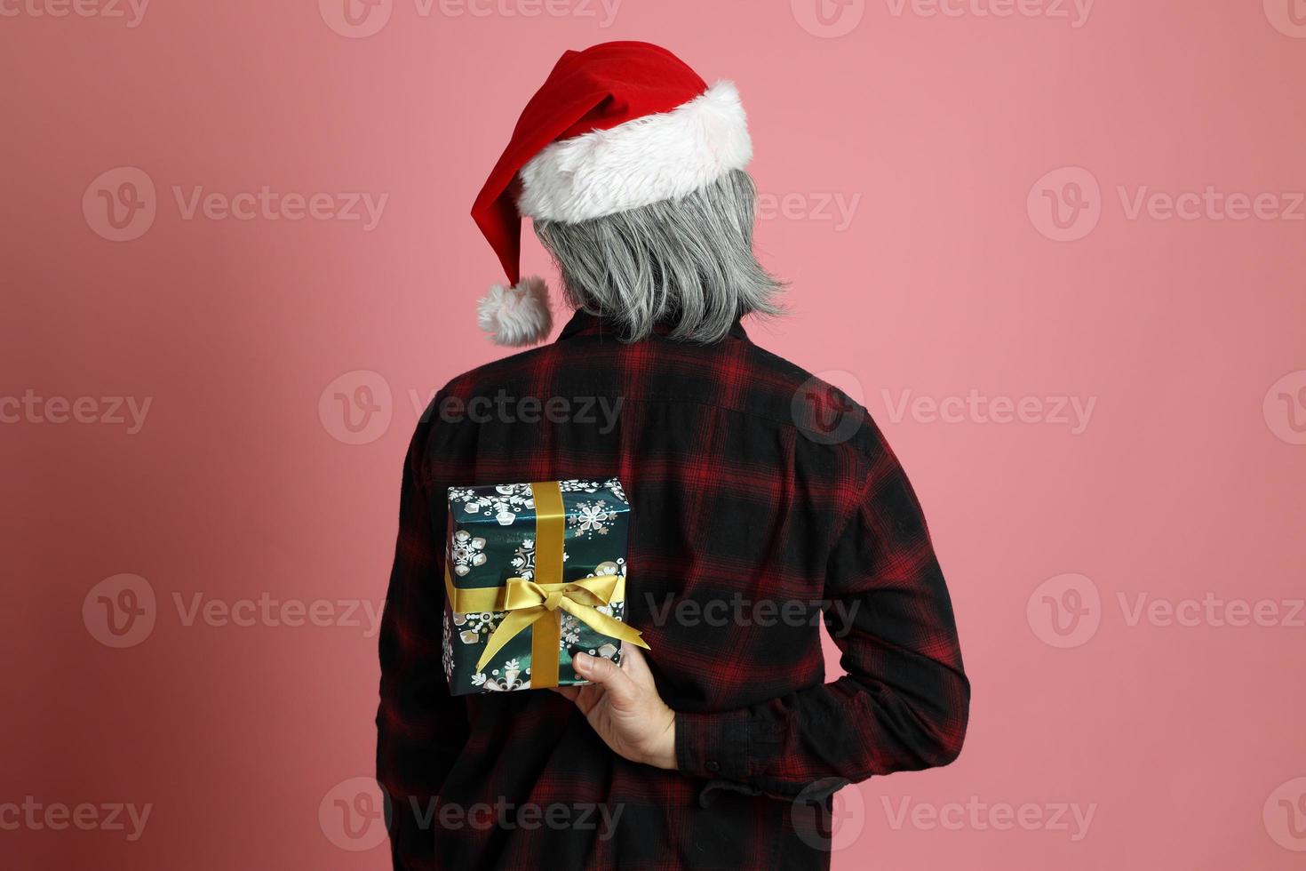 Mann mit Weihnachtsmütze foto