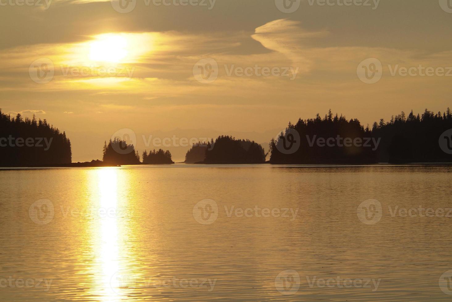 Keku-Inseln bei Sonnenuntergang foto