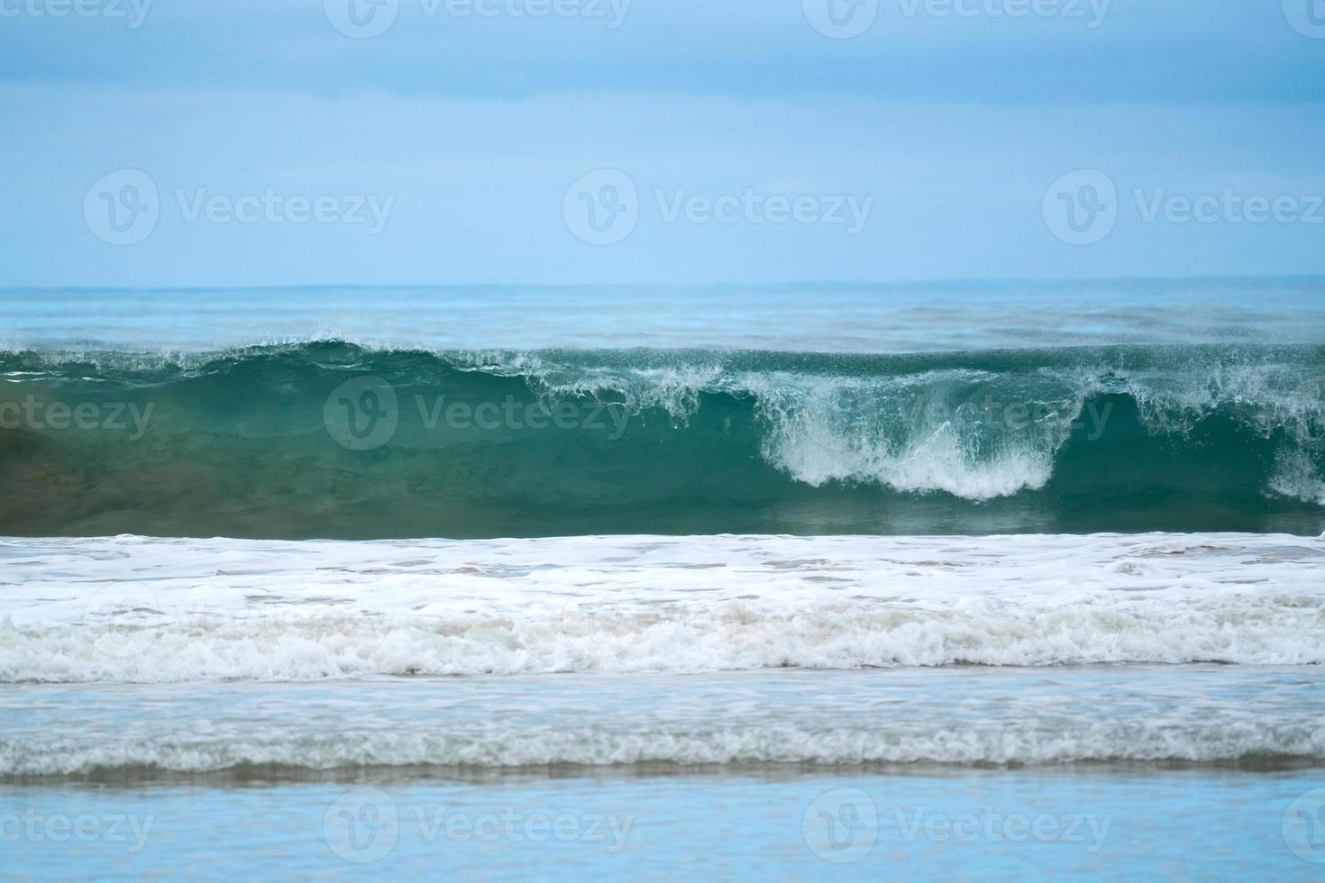 Ozean mit kleinen Wellen foto