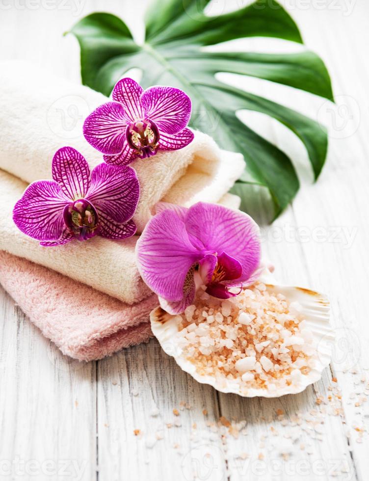 natürliche Spa-Zutaten mit Orchideenblüten foto