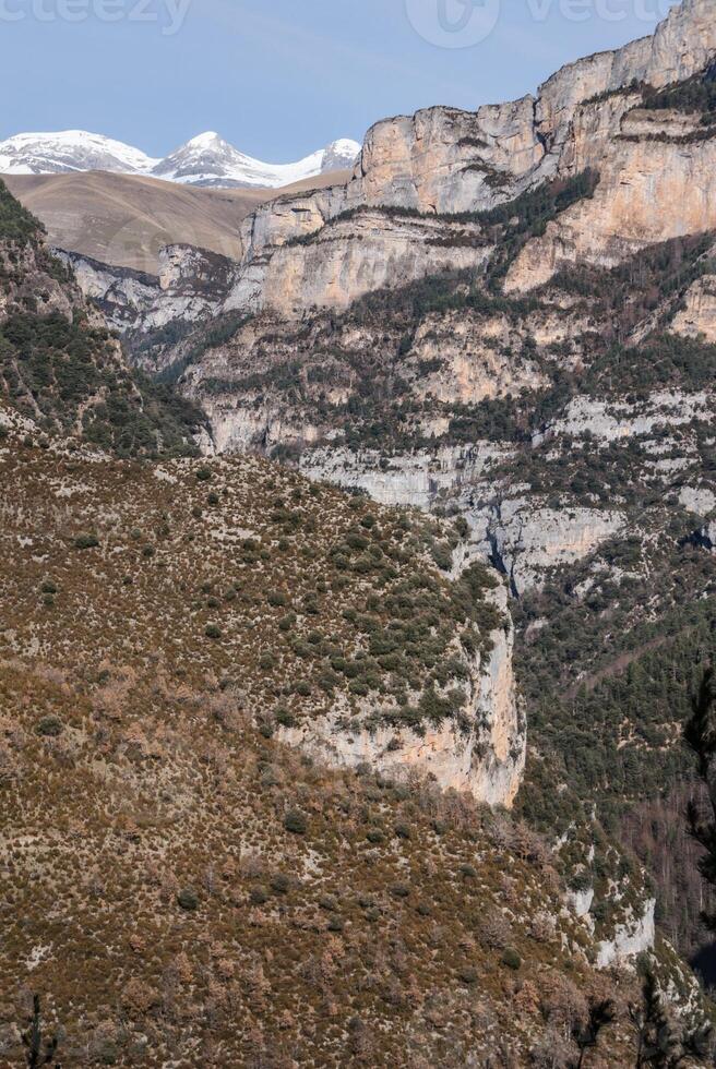 Zinnen im Anisclo-Tal, Ordesa-Nationalpark, Pyrenäen, Huesca, Aragon, Spanien foto