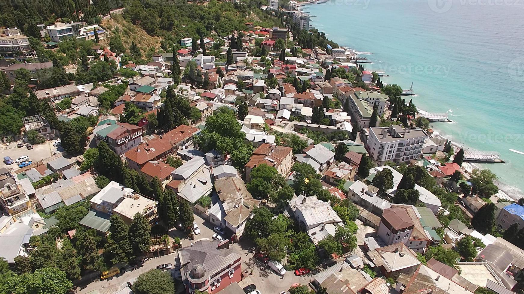 Luftaufnahme der Stadtlandschaft von Jalta, Krim foto