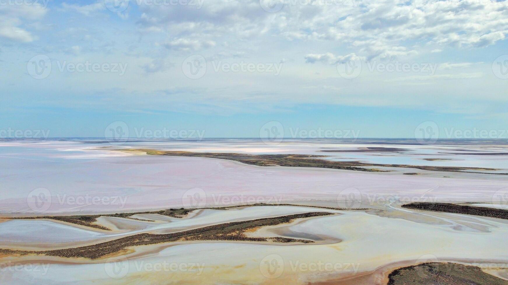 ein schön Muster Antenne Aussicht von See Tyrrell, ist ein seicht, mit Salzkruste Depression im das malle Kreis von Nordwest Viktoria, Australien. foto