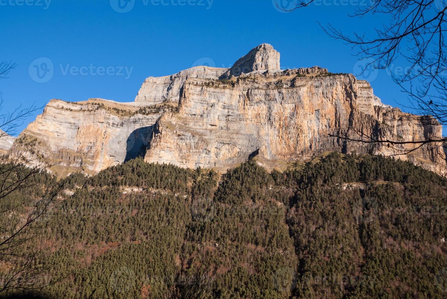 szenisch Aussicht von berühmt ordesa Schlucht, np ordesa y monte perdido, Spanien. foto