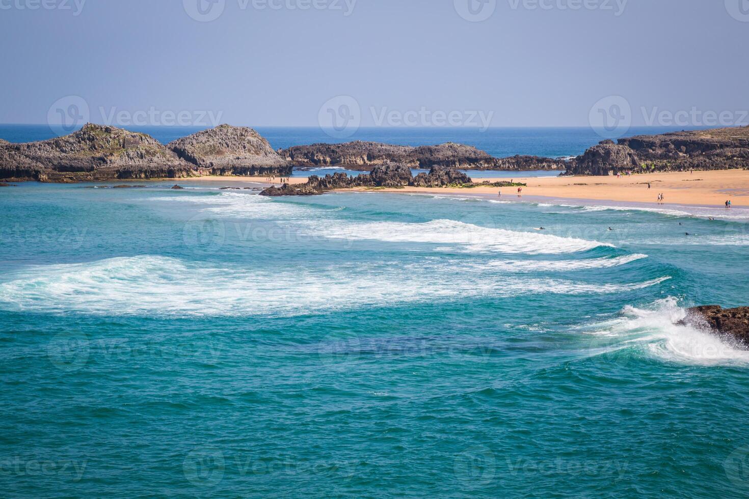 Strand von Helgueras, Neinja, Kantabrien, Spanien foto