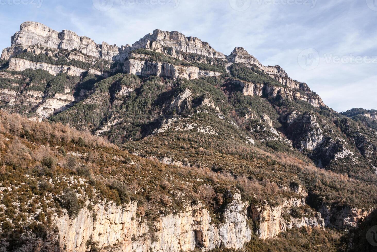 Zinnen im Anisclo-Tal, Ordesa-Nationalpark, Pyrenäen, Huesca, Aragon, Spanien foto