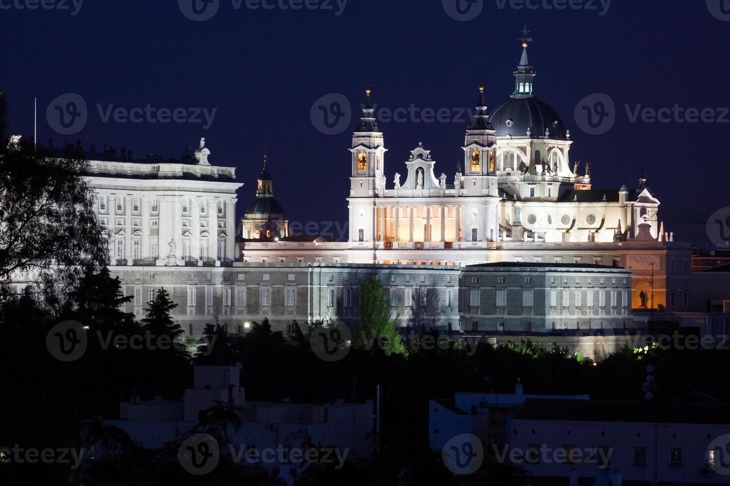 Santa Maria la echt de la Almudena - - Kathedrale im Madrid, Spanien foto