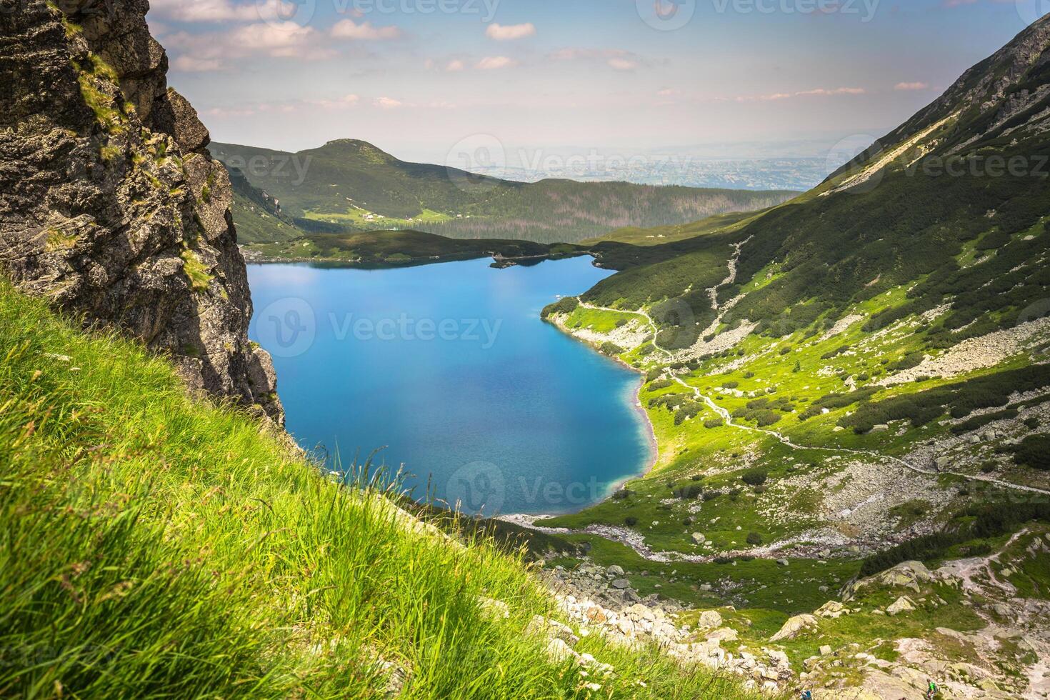 schön Landschaft von schwarz Teich gasförmig im tatra Berge, Polen foto