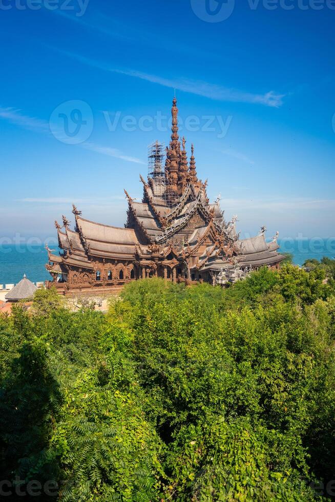 Heiligtum von Wahrheit hölzern Tempel im Pattaya Thailand ist ein riesig Holz Konstruktion gelegen beim das Kap von naklua Pattaya Stadt. Heiligtum von Wahrheit Tempel. foto