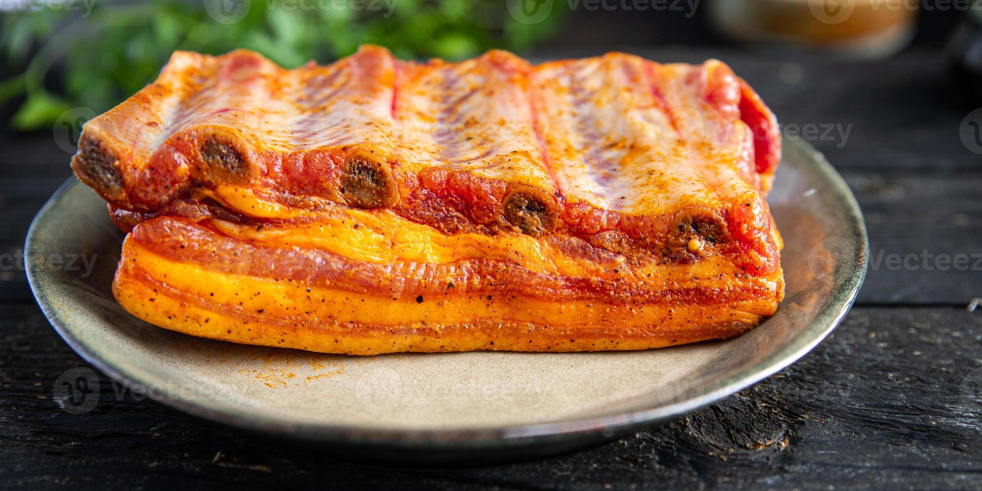 Rohe Rippen Frischfleisch Schweinefleisch Paprikamehl foto