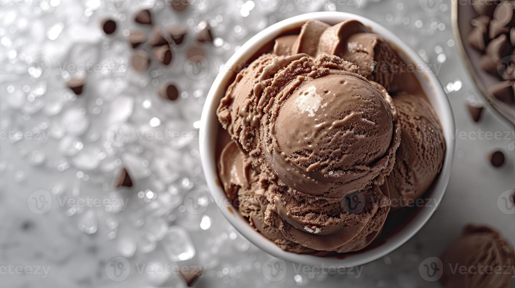ai generiert köstlich Schokolade Eis Sahne mit Eis Würfel und Schoko Chips, Süss Dessert Hintergrund. foto