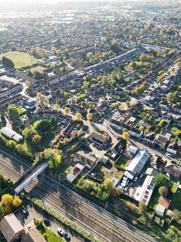 hoch Winkel Aussicht von Norden Luton Stadt von England Vereinigtes Königreich während kalt und hell Tag von Winter. November 7., 2023 foto