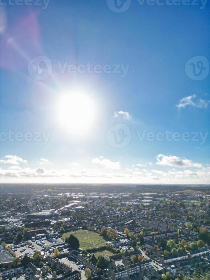 hoch Winkel Aussicht von Norden Luton Stadt von England Vereinigtes Königreich während kalt und hell Tag von Winter. November 7., 2023 foto