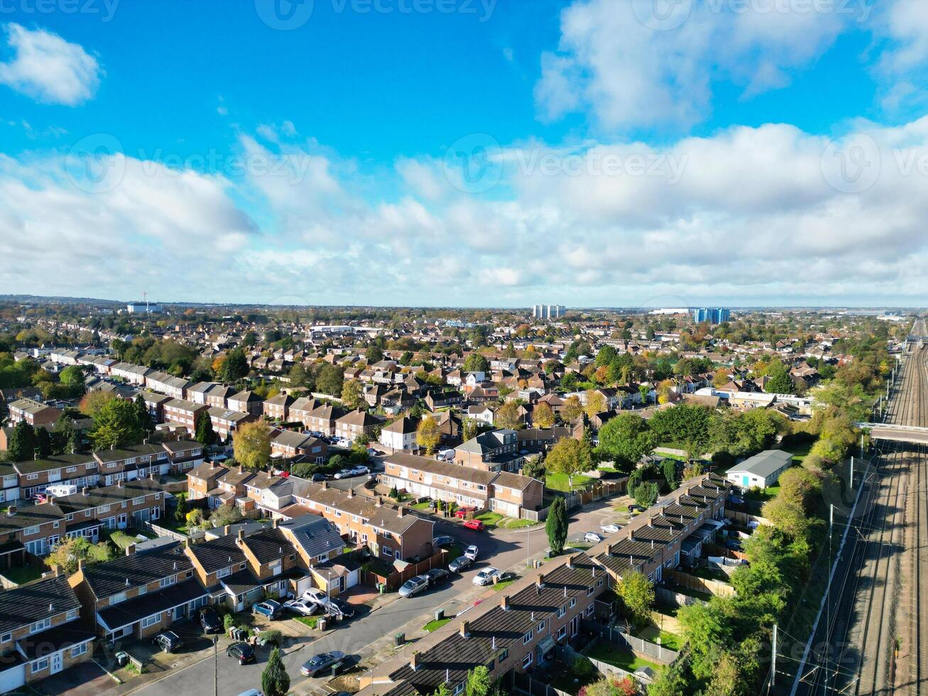 hoch Winkel Aussicht von Norden Luton Stadt von England Vereinigtes Königreich während kalt und hell Tag von Winter. November 7., 2023 foto