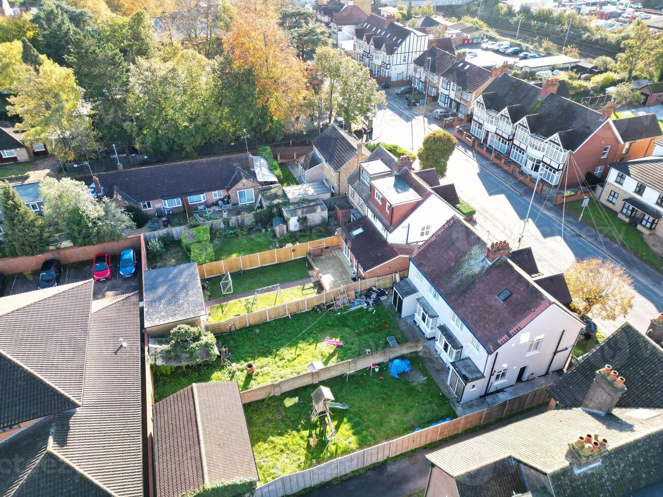 hoch Winkel Aussicht von Norden Luton Stadt von England Vereinigtes Königreich während kalt und hell Tag von Winter. November 7., 2023 foto