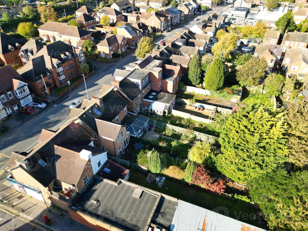 hoch Winkel Aussicht von Norden Luton Stadt von England Vereinigtes Königreich während kalt und hell Tag von Winter. November 7., 2023 foto