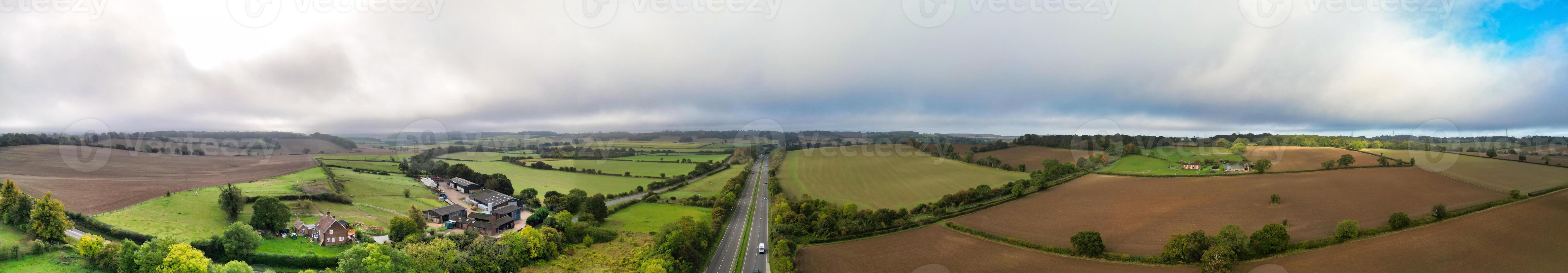 Antenne Panorama- Aussicht von schön Landschaft Landschaft von Bedfordshire, England. vereinigt Königreich. foto