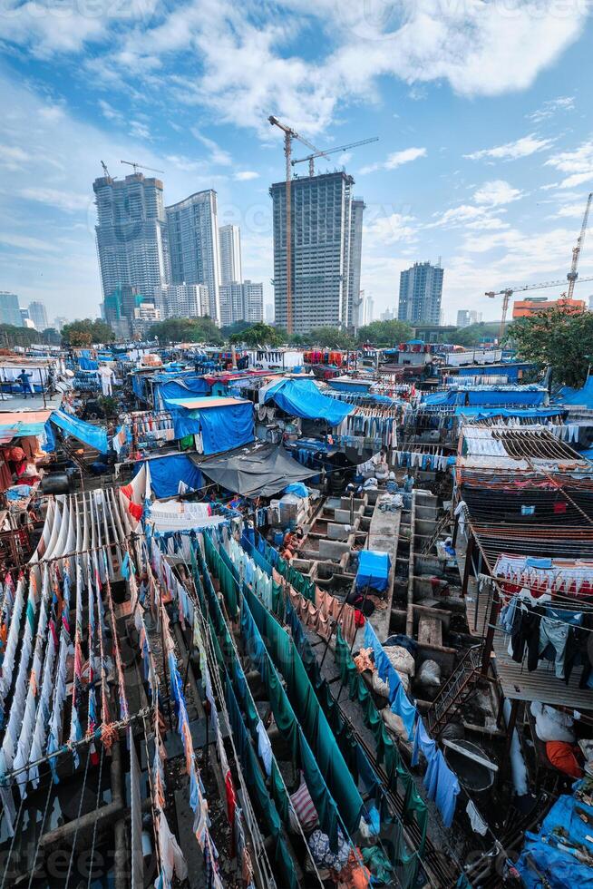 Dhobi ghat mahalaxmi Dhobi ghat ist ein öffnen Luft Waschsalon Waschraum im Mumbai, Indien mit Wäsche Trocknen auf Seile foto