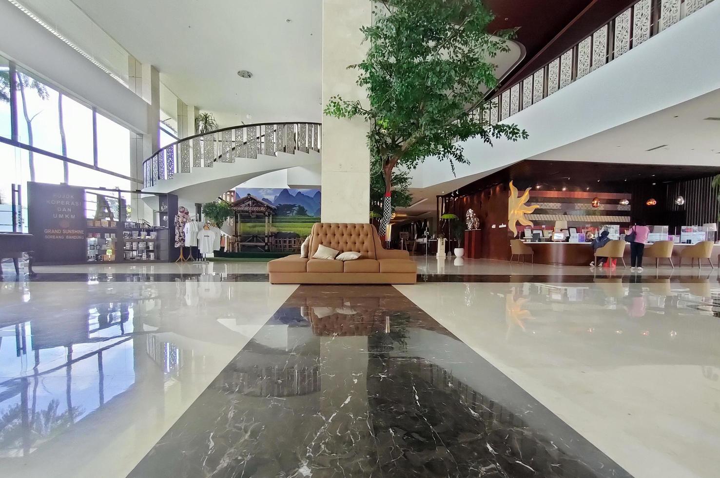 Bandung, West Java, Indonesien, 2021 - Sehen Sie sich ein Lobby-Hotel an foto