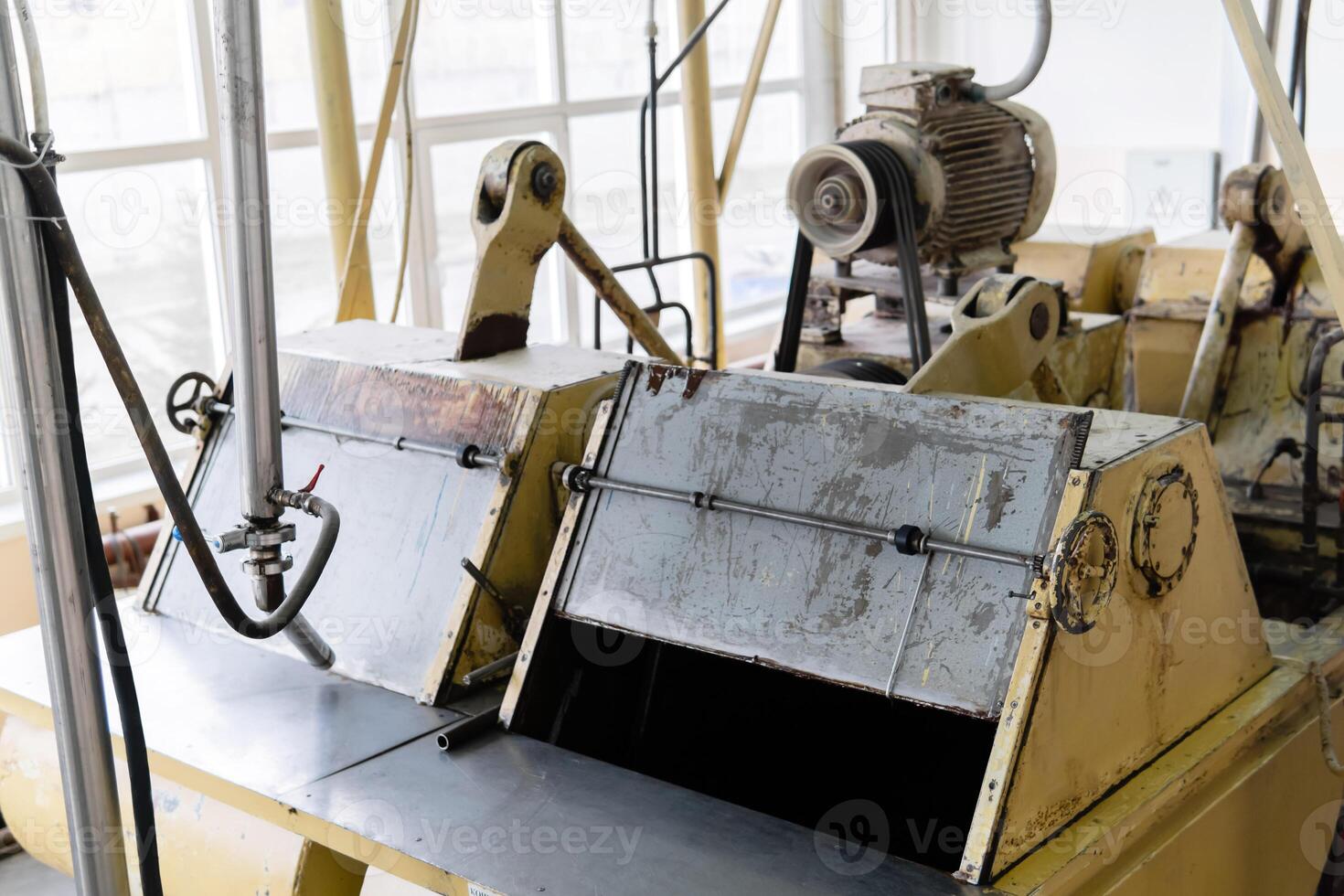 Fragment von ein alt Muschel Maschine im das Geschäft von ein Süßwaren Fabrik foto