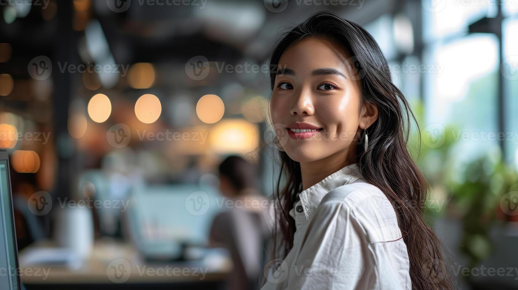 ai generiert glücklich asiatisch Frau funktioniert im modern Büro. schön Geschäftsfrau Arbeiten auf finanziell, Marketing, und Analysieren Daten Statistiken foto