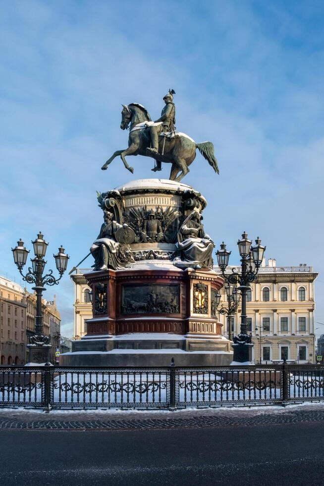 Sankt Petersburg, Russland. - - Januar 02, 2024. Monument zu Kaiser Nikolaus 1 foto