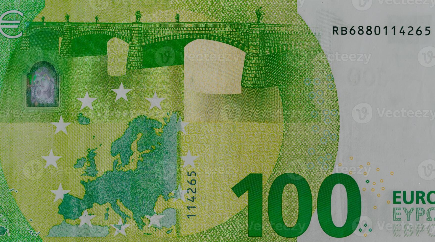 isoliert Bild von einer hundert Euro Rechnung im Vorderseite Seite foto