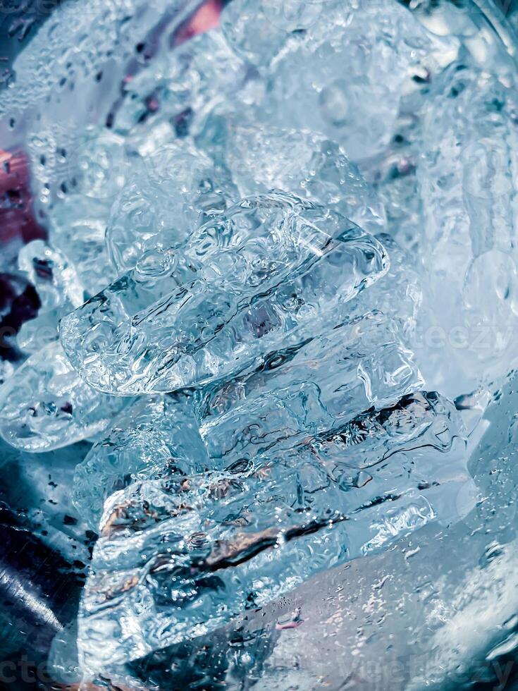 Eiswürfel Hintergrund, Eiswürfel Textur, Eiswürfel Tapete, Eis hilft zu Gefühl erfrischt und cool Wasser von das Eiswürfel hilft das Wasser Aktualisierung Ihre Leben und Gefühl gutes.Eis Getränke zum Erfrischung Geschäft foto