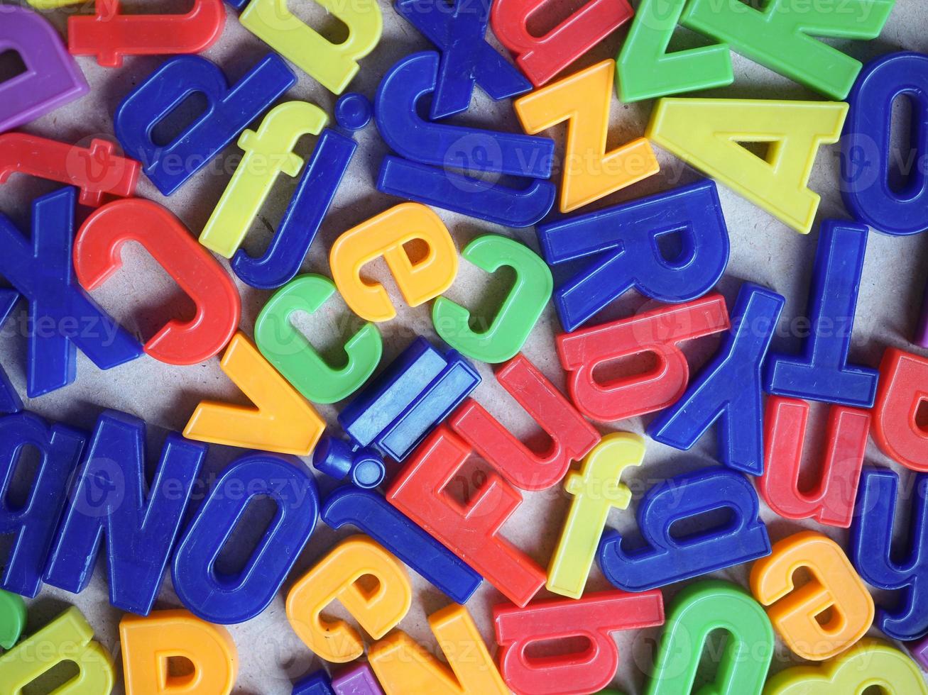 Magnetische Großbuchstaben des Alphabets foto