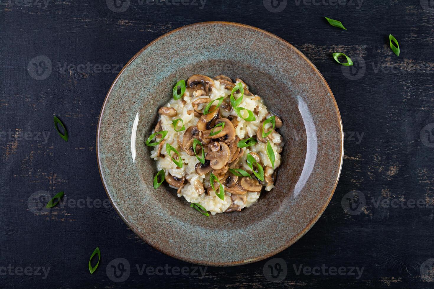 Italienisch Küche - - Risotto mit Pilze. gekocht arborio Reis mit Parmesan Käse und Pilze foto