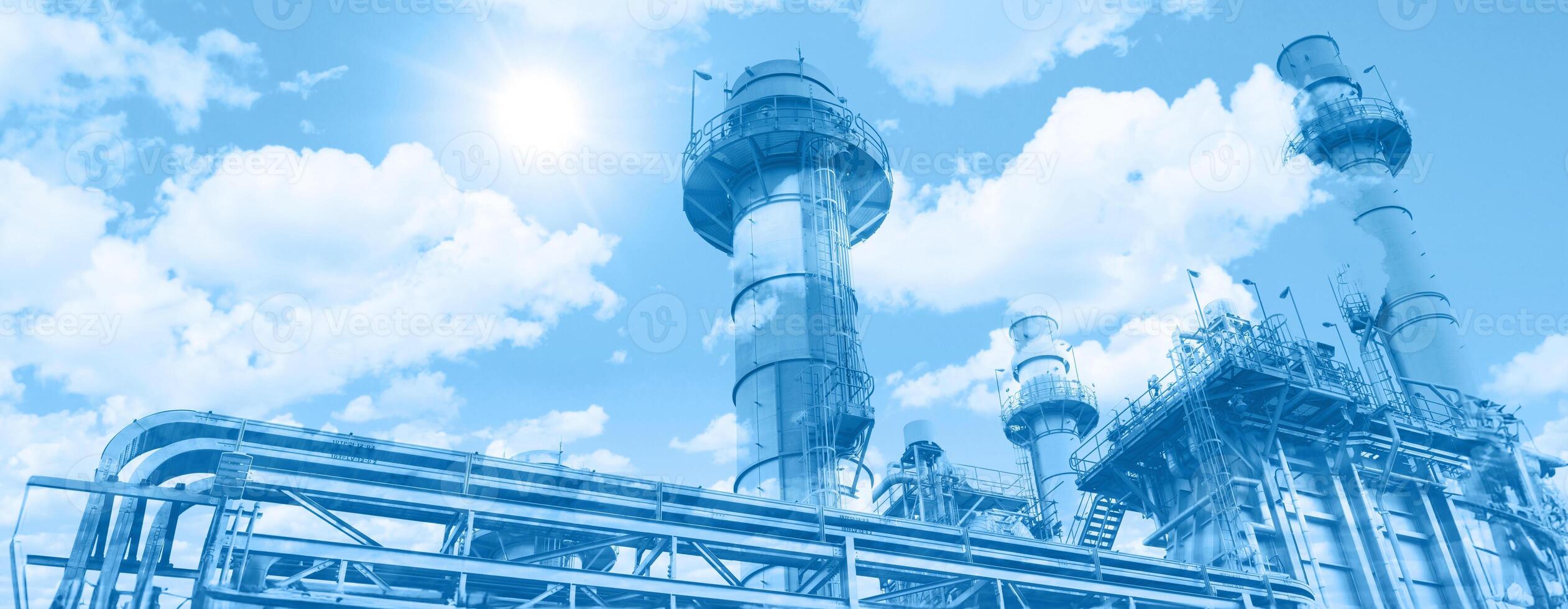 modern Gas Leistung Pflanze Petroleum Gebäude Overlay Blau Himmel Wolke zum sauber Luft Öko Speichern Energie gut Ozon Umgebung Industrie Konzept foto