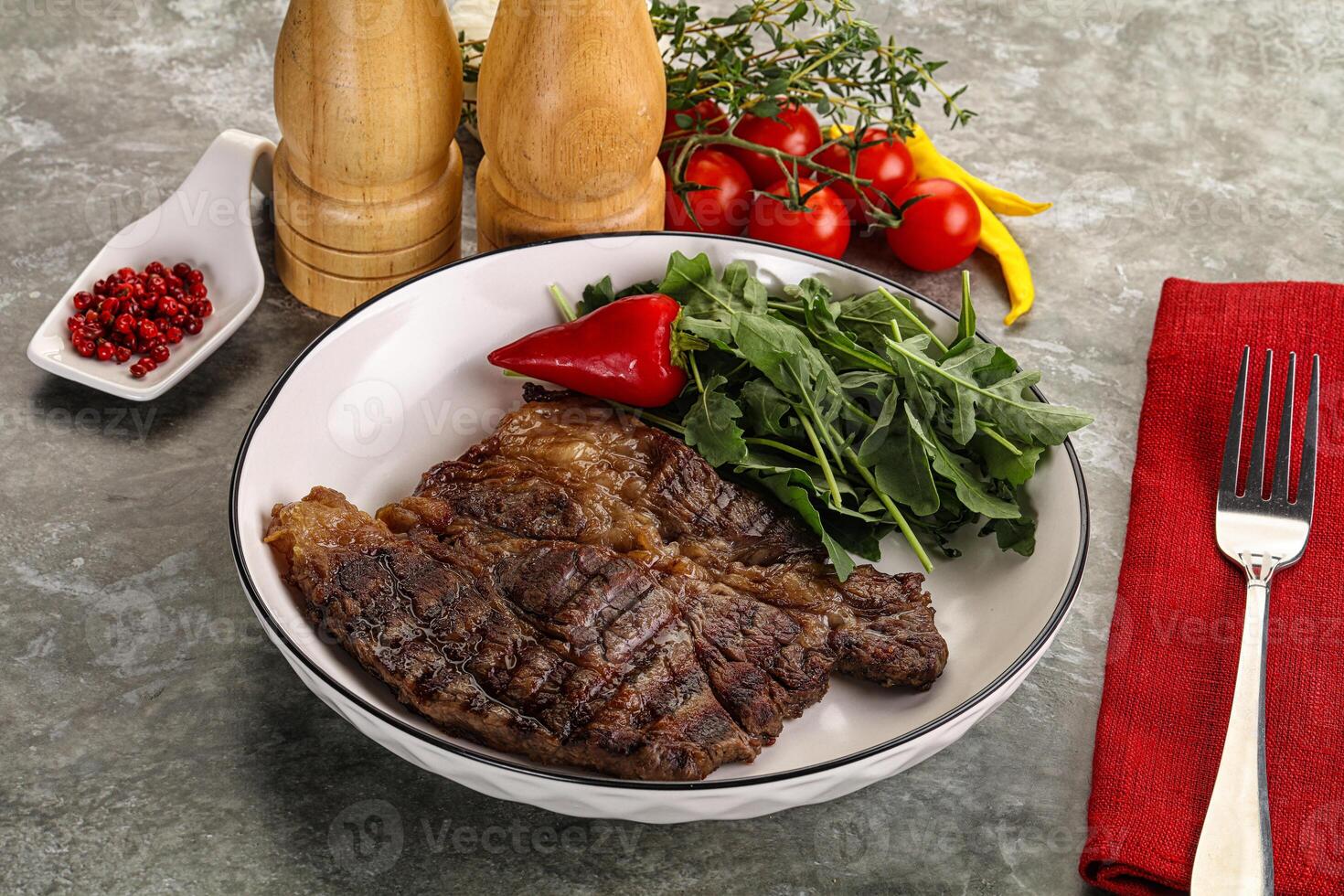 gegrillt Futter rollen Steak mit Rucola foto