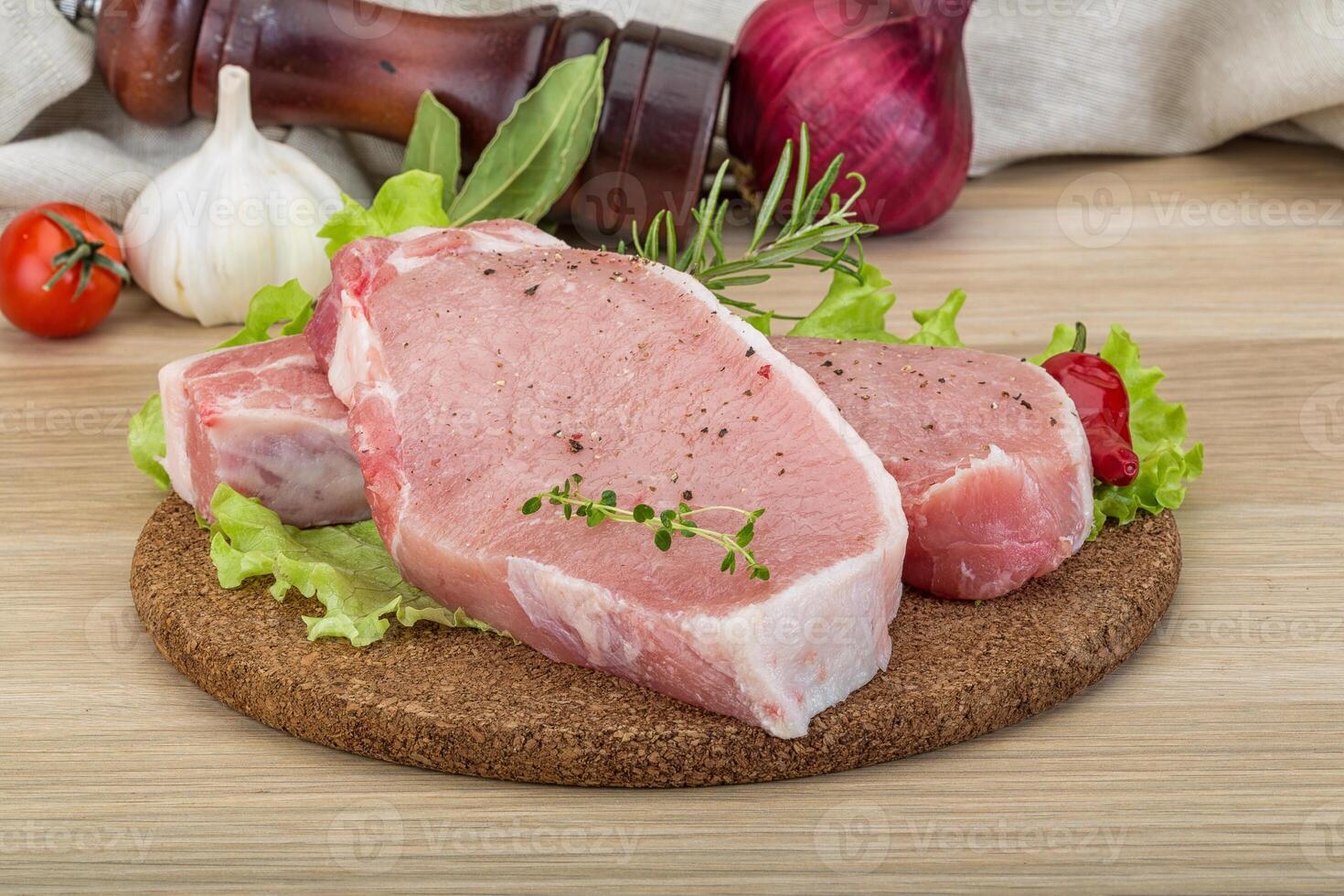 rohes Schweinesteak foto