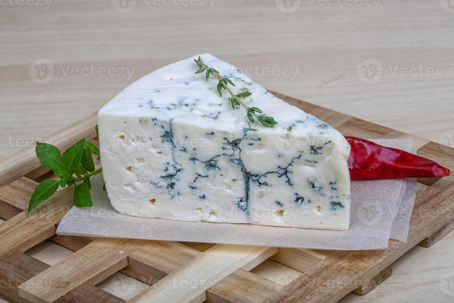 Blau Käse Über Tafel foto