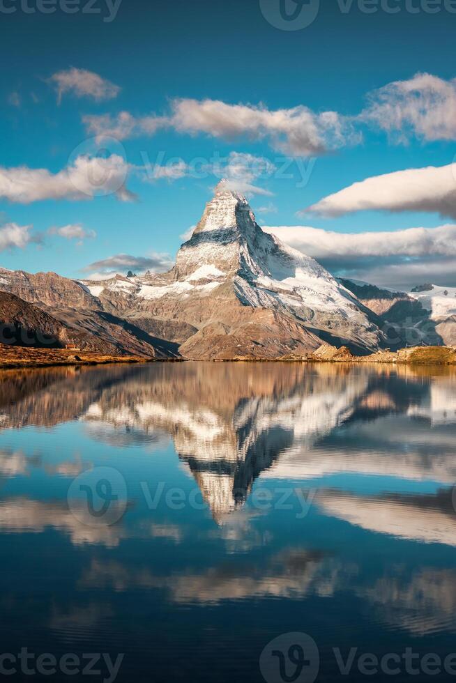 Matterhorn Berg reflektiert auf See stellisee im das Morgen beim Zermatt, Schweiz foto